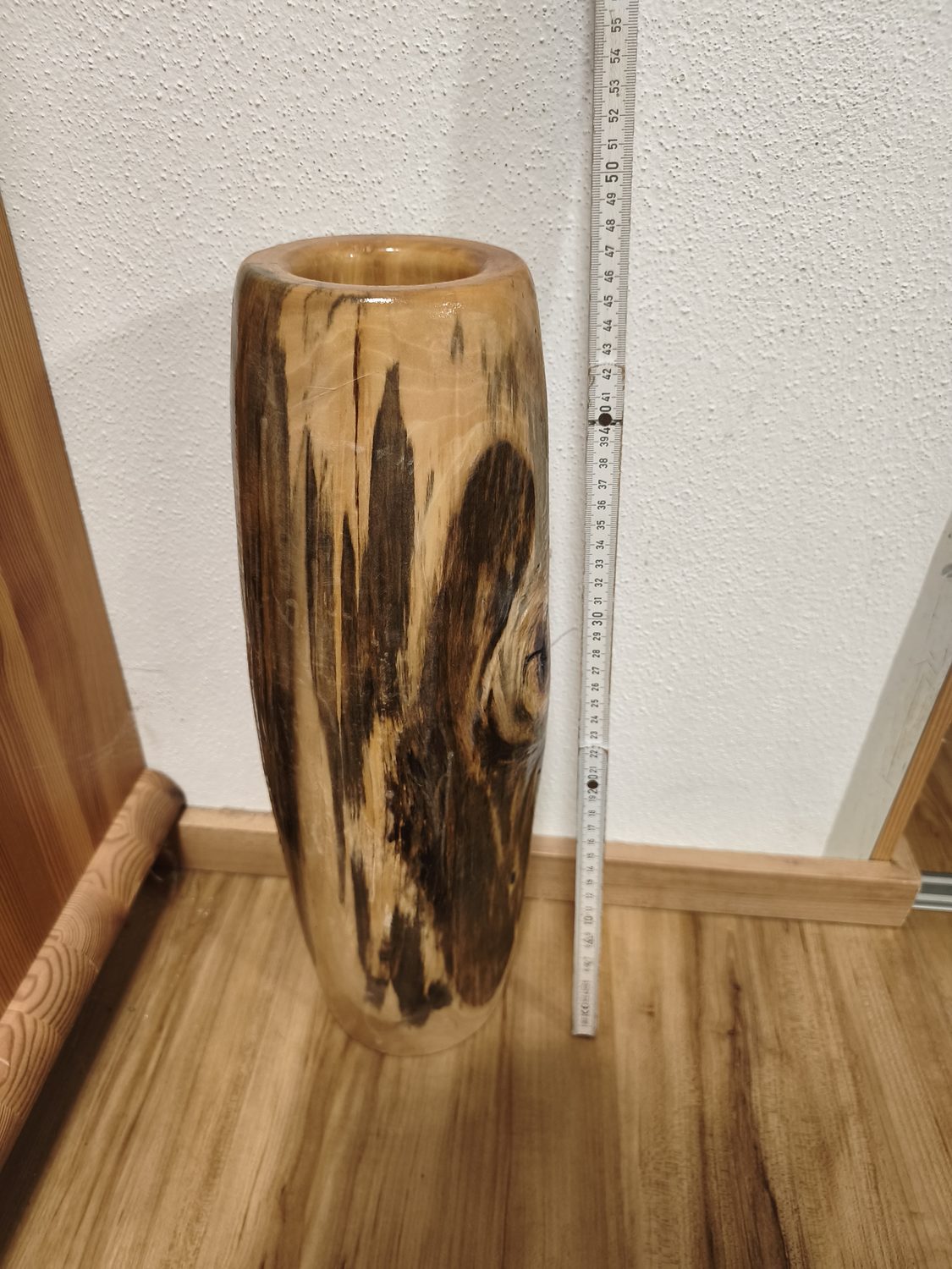 Große Bodenvase aus Holz