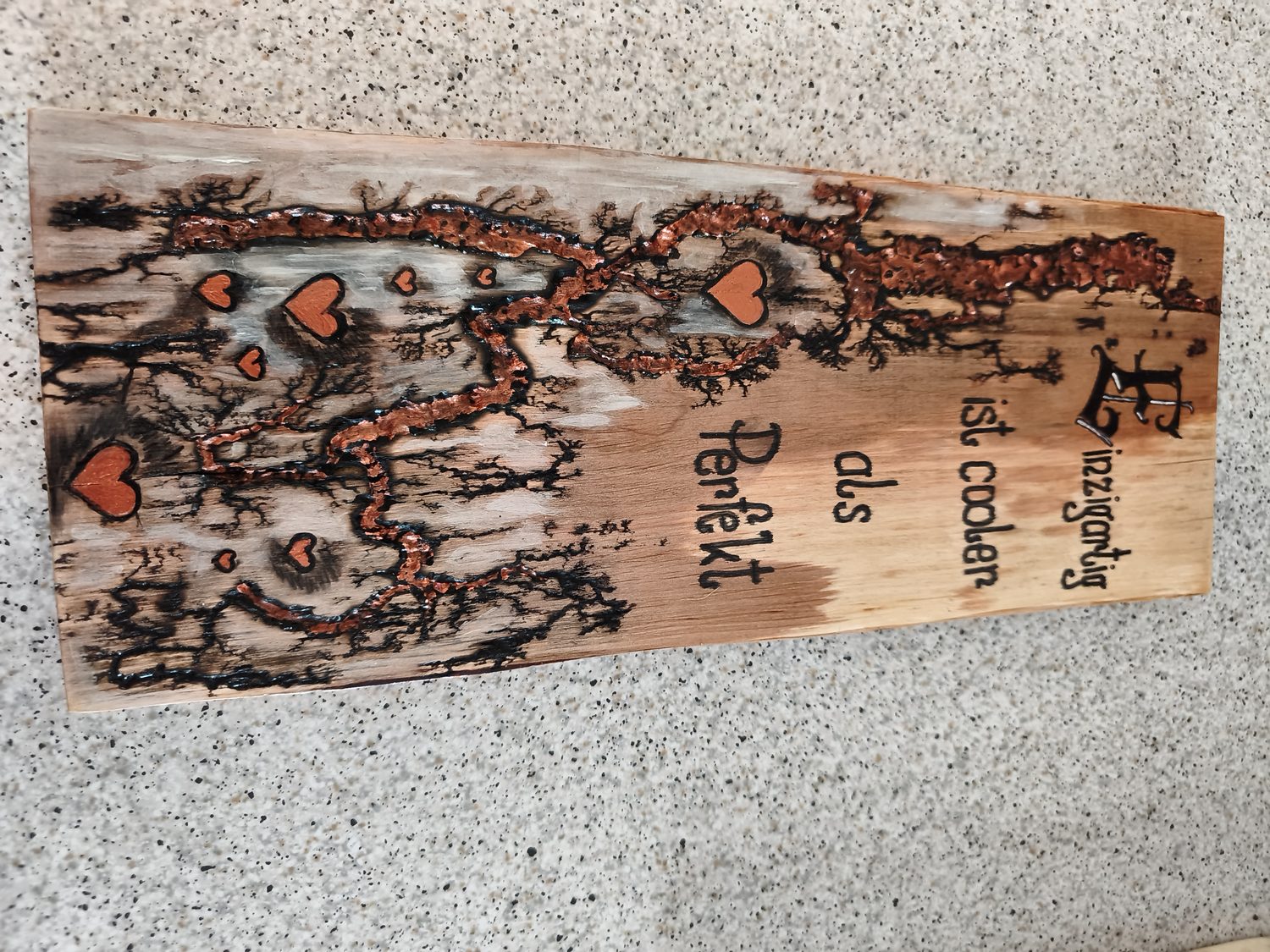 Holzbrett mit Spruch Einzigartig ist cooler als perfekt