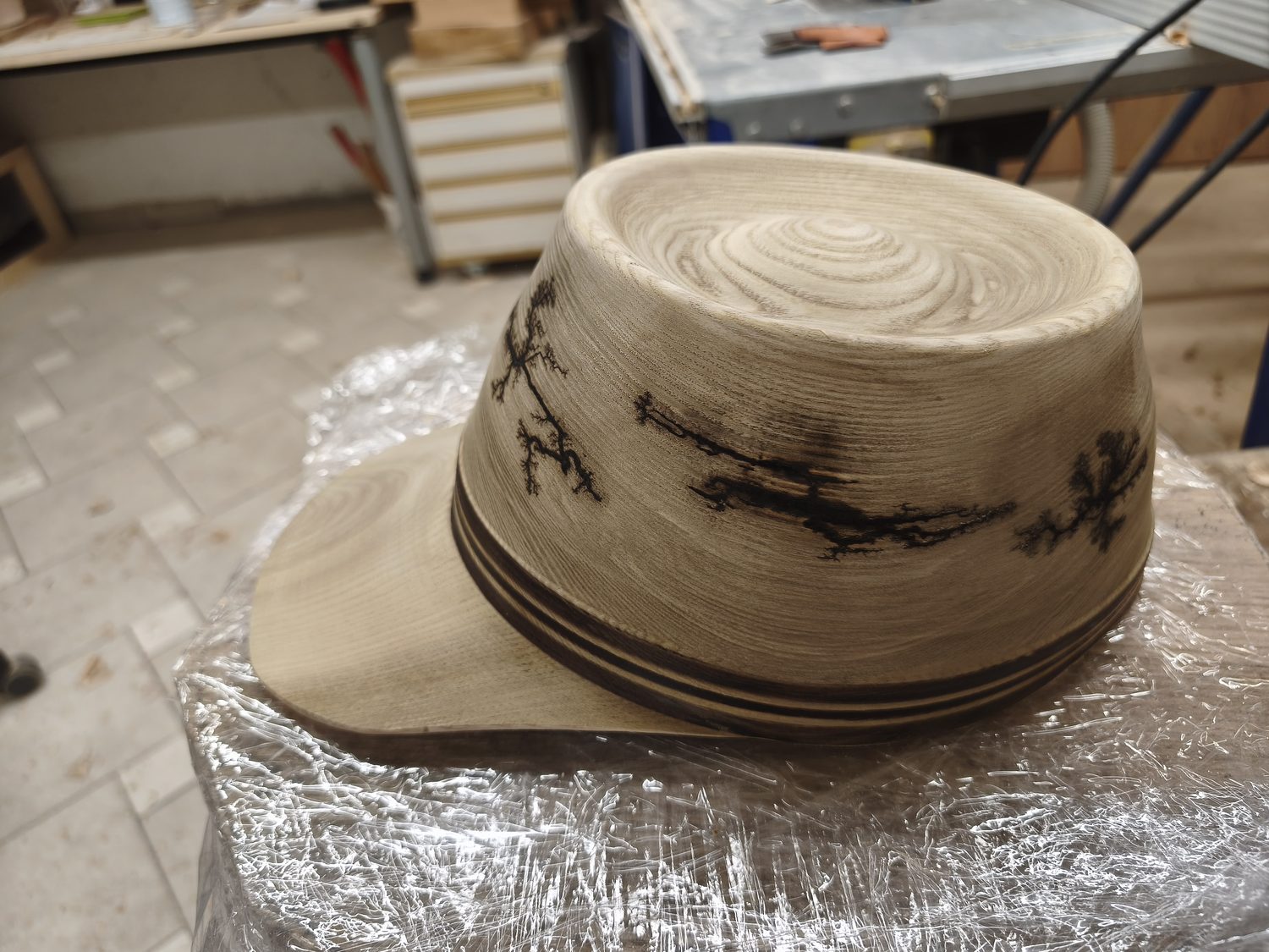 Hut wird in Form gebracht